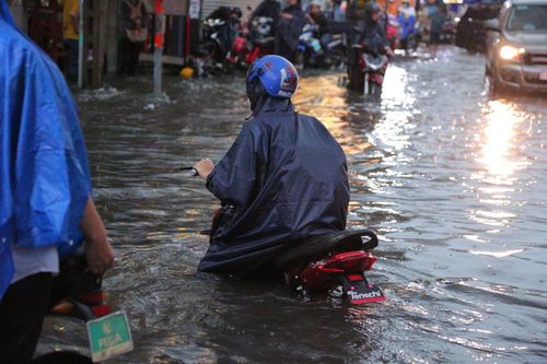 Đầu tư hàng trăm tỷ làm dự án chống ngập, Thủ Đức vẫn 'chìm trong biển nước'