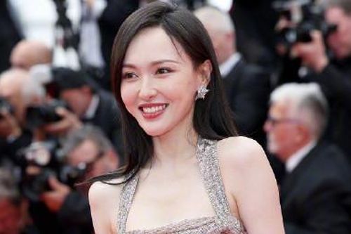 Thảm đỏ Cannes ngày 2: Diễn viên Đường Yên rạng ngời hút mọi ánh nhìn