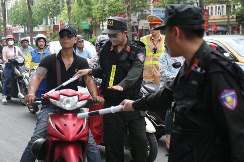 5 tổ công tác đặc biệt của Công an Hà Nội xuống đường xử lý vi phạm giao thông