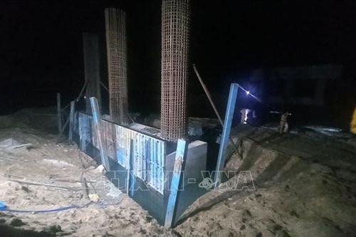 Khẩn trương tìm kiếm hai công nhân mất tích trên sông Ba