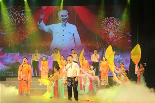 Khai mạc Liên hoan Tiếng hát làng Sen năm 2024