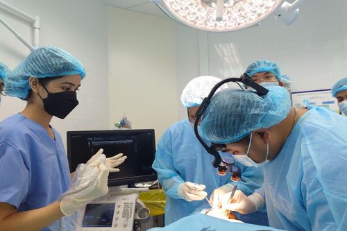 Cảnh báo biến chứng nguy hiểm từ phương pháp căng da mặt bằng chỉ không an toàn
