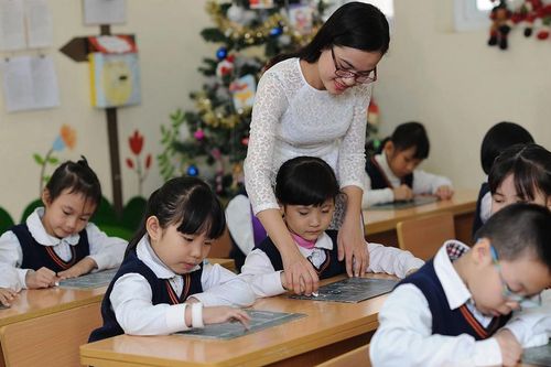 Bản tin 16/5: Tiền lương nhà giáo được ưu tiên xếp cao nhất