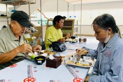 Ấm lòng bữa cơm '2K' giữa lòng phố núi