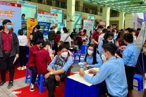 TPHCM: Đơn hàng tăng nhưng doanh nghiệp khó tuyển dụng lao động