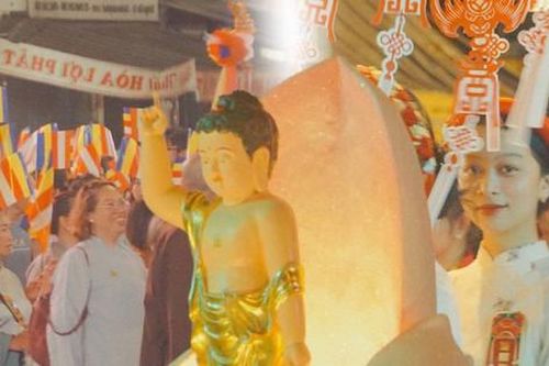 TPHCM: Hàng ngàn người tham gia Lễ rước kiệu Đức Phật đản sinh