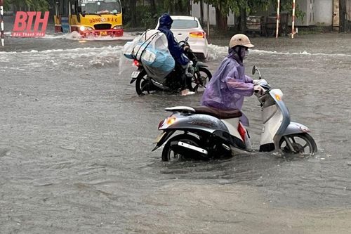 Ngập cục bộ trên nhiều tuyến phố ở TP Thanh Hóa