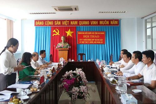 Ngành điện đồng hành 'vượt nóng'