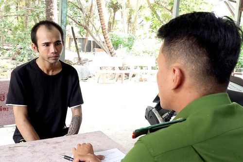 Bắt giữ 2 đối tượng cướp giật dây chuyền vàng của học sinh ở TX. Tịnh Biên