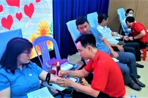 Liên đoàn Lao động TP. Châu Đốc tổ chức Ngày hội hiến máu
