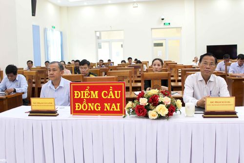 Hội nghị báo cáo viên Trung ương trực tuyến tháng 5