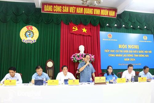Tiếp xúc cử tri chuyên đề giữa Đoàn Đại biểu Quốc hội tỉnh và công nhân lao động