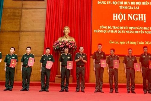 65 quân nhân chuyên nghiệp được nâng lương, thăng quân hàm