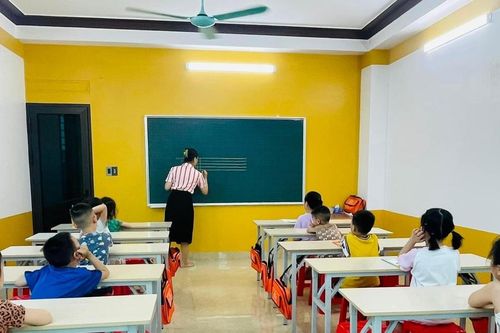 Một trung tâm giáo dục vi phạm trong sử dụng giáo viên