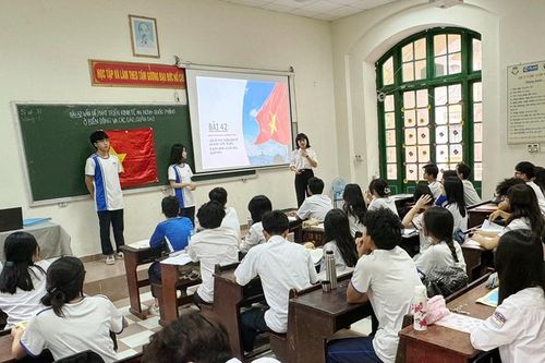 Nâng niu bóng hình đất nước ở Trường Sa