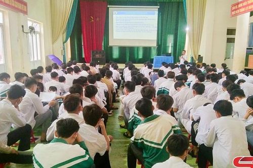 Tư vấn, hướng nghiệp, giới thiệu việc làm cho học sinh lớp 12
