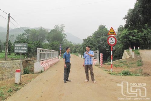 Khơi sức dân làm đường ở Bình Long