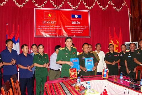 Bàn giao hài cốt liệt sĩ quân tình nguyện hy sinh tại Lào