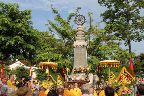 Dâng hương tưởng niệm Thánh tử đạo trong Pháp nạn 1963 tại Huế