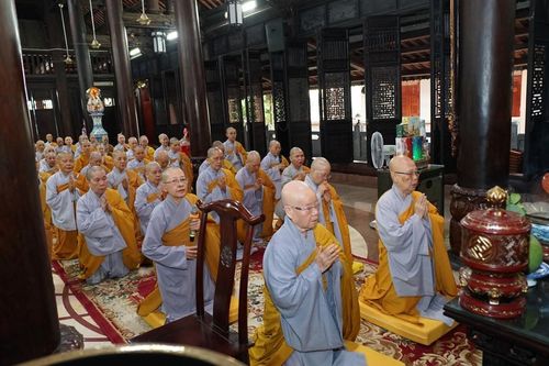 Chư Ni chùa Pháp Võ (H.Nhà Bè) tác pháp đối thú An cư kiết hạ Phật lịch 2568
