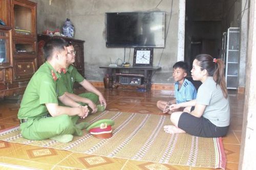 Công an xã '4 cùng' với người dân giữ vững an ninh, trật tự vùng biên giới