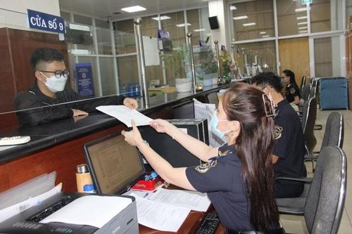 Hoãn xuất cảnh 3 giám đốc doanh nghiệp vì nợ thuế
