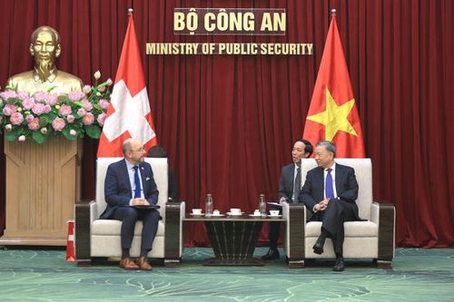Mở rộng quan hệ hợp tác với các cơ quan thực thi pháp luật Thụy Sĩ