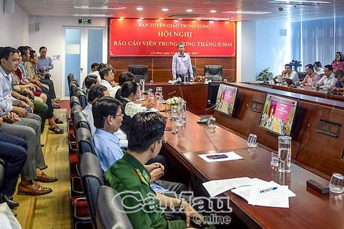Hội nghị báo cáo viên tháng 5
