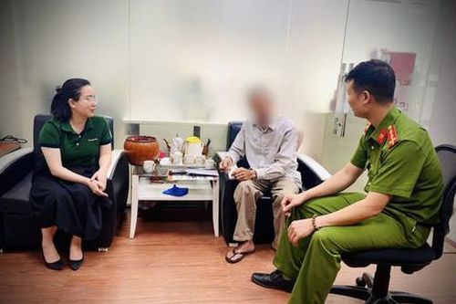 'Con gái' ở trời Tây gọi về làm dịch vụ chuyển tiền quốc tế