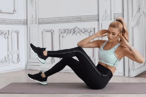 'Nữ thần hình thể' hướng dẫn bài tập 10 phút trước khi đi ngủ, giúp bụng phẳng và săn chắc