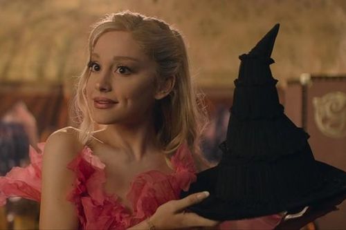 Ariana Grande xinh đẹp tựa tiên tử trong phim nhạc kịch 'Wicked' đầy huyền bí