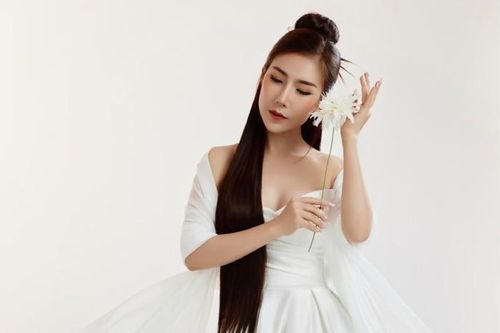 Hoàng Y Nhung giới thiệu ca khúc về Đức Phật nhân mùa Phật đản