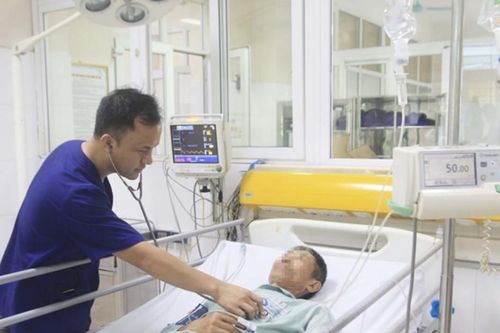 Người đàn ông ngộ độc nguy kịch sau khi ăn so biển