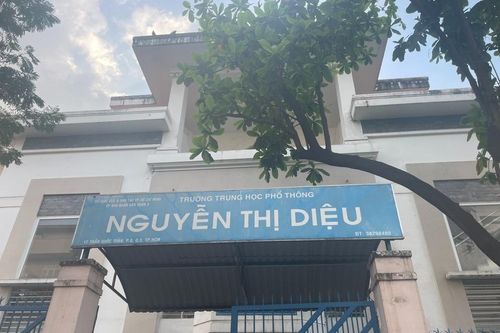 Đình chỉ cô giáo yêu cầu 6 học sinh đánh bạn cùng lớp