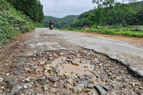 Hà Tĩnh: Đường Sơn Bình - Kim Hoa hư hỏng, xuống cấp nghiêm trọng
