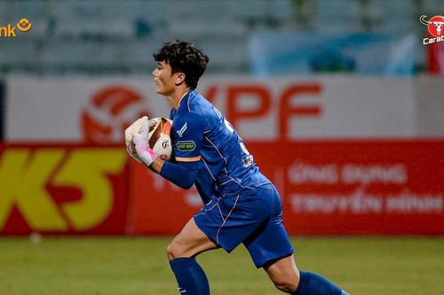 Bùi Tiến Dũng thủng lưới tới 2 bàn trong ngày Nguyễn Philip mắc lỗi, HAGL đứt mạch thăng hoa trước Hà Nội