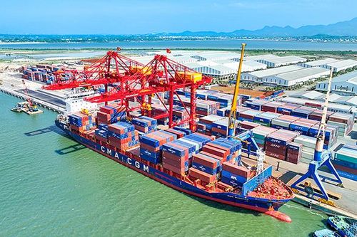 Doosan Vina bàn giao 2 cẩu bờ cho cảng Chu Lai