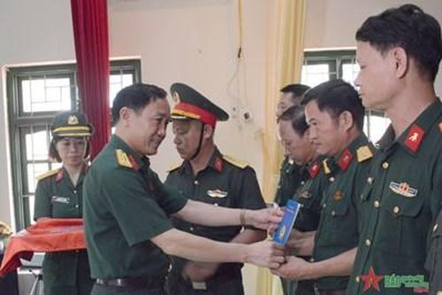 Ban Công đoàn Quốc phòng trao 20 suất quà tặng đoàn viên công đoàn có hoàn cảnh khó khăn