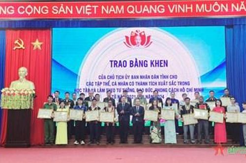 Tỉnh ủy Gia Lai: Gặp mặt, biểu dương các tập thể, cá nhân điển hình trong học tập và làm theo tư tưởng, đạo đức, phong cách Hồ Chí Minh