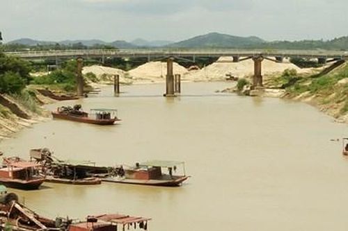Khai thác cát, sỏi phải đáp ứng yêu cầu về phòng, chống sạt lở bờ sông
