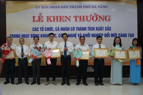 Đà Nẵng khen thưởng tổ chức, cá nhân xuất sắc trong lĩnh vực khoa học công nghệ và đổi mới sáng tạo