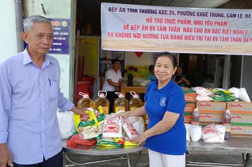 Cụ ông U80 giữ lửa Bếp ăn từ thiện phục vụ bệnh nhân tâm thần