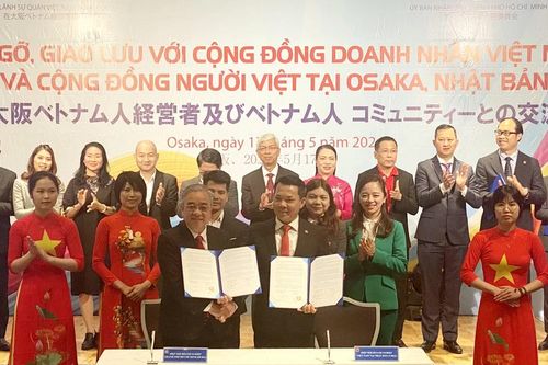 Lãnh đạo TPHCM gặp gỡ cộng đồng người Việt Nam ở TP Osaka, Nhật Bản