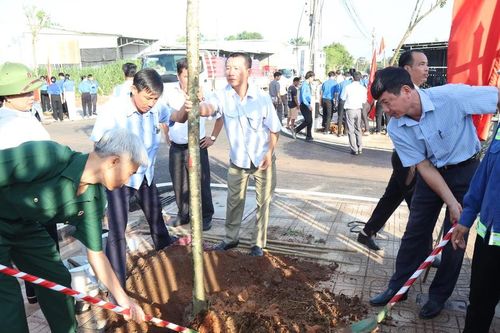 Bình Phước: Phát động trồng cây 'Đời đời nhớ ơn Bác Hồ'