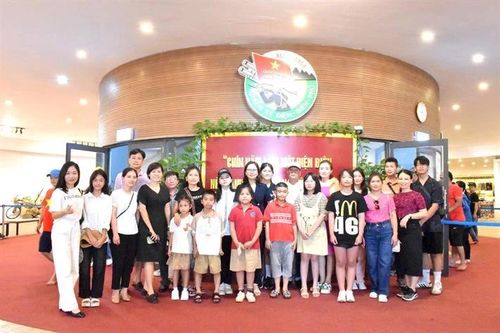Trao giải cuộc thi vẽ tranh của thiếu niên, nhi đồng về Chiến thắng Điện Biên Phủ