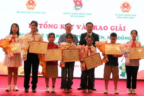 Trao giải cho 124 tác phẩm tại Cuộc thi vẽ tranh về Chiến thắng Điện Biên Phủ