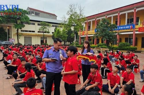 Hơn 500 học sinh tham gia ngoại khóa về tác hại của thuốc lá điện tử