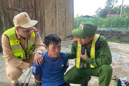 Bắt giữ đối tượng vứt ma túy vào vườn nhà dân khi gặp công an