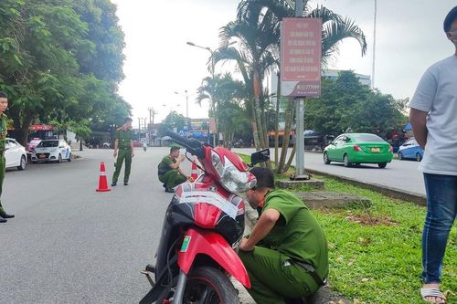Cho cháu tiền mua xe máy và gây tai nạn, bà ngoại bị khởi tố