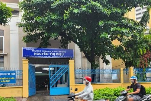 Đình chỉ công tác cô giáo cho 6 học sinh đánh bạn trước lớp ở TPHCM